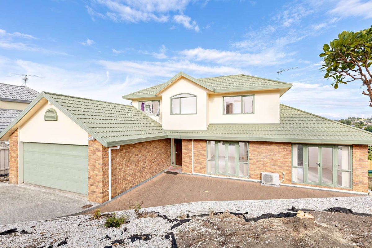 1/42 Noeleen Street, Glenfield, Auckland - Carousel 2