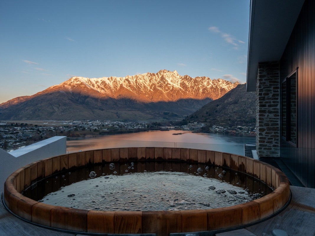 4 Lynch Lane, Queenstown Hill, Queenstown - Carousel 2