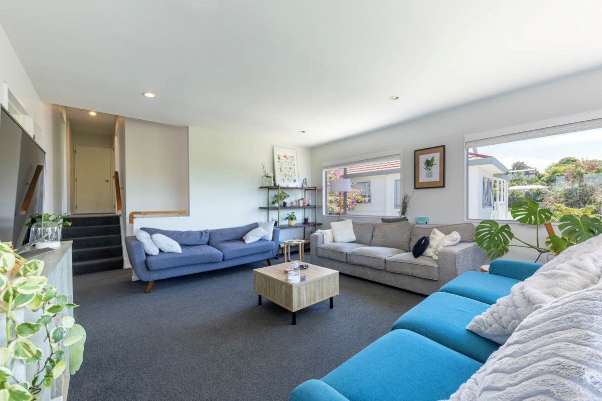 22 Stephen Lysnar Place, Hillsborough, Auckland - Carousel 2