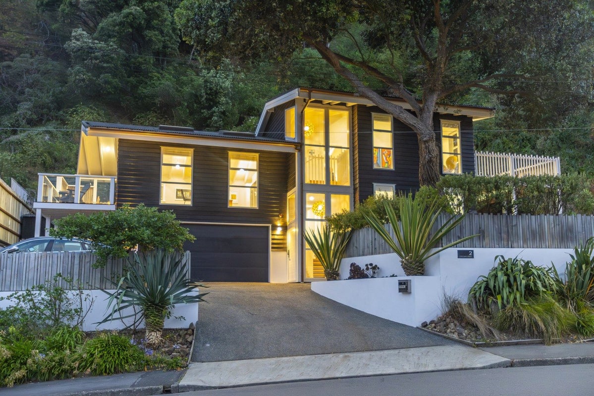 2 Ludlam Street, Seatoun, Wellington - Carousel 1