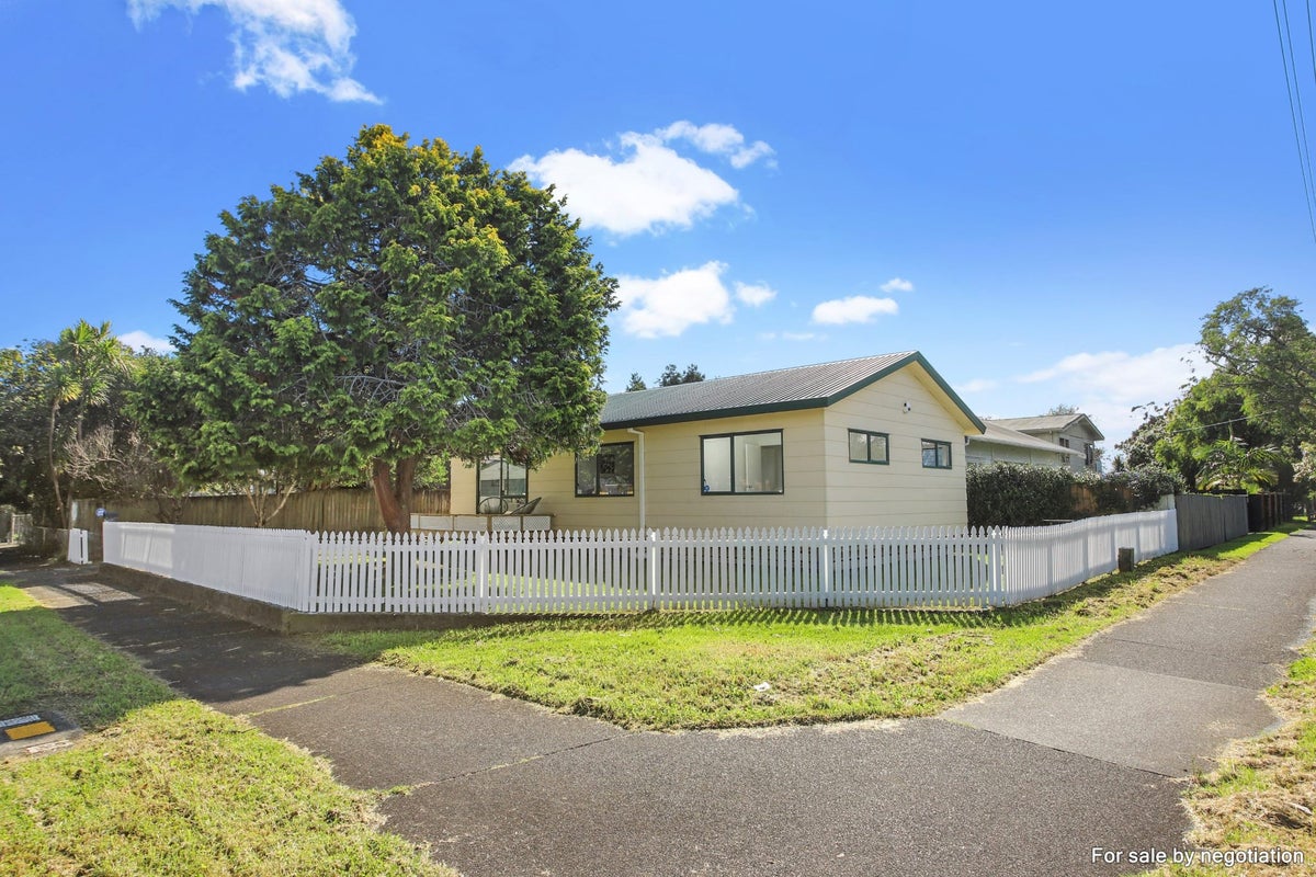1 Maple Street, Avondale, Auckland - Carousel 1