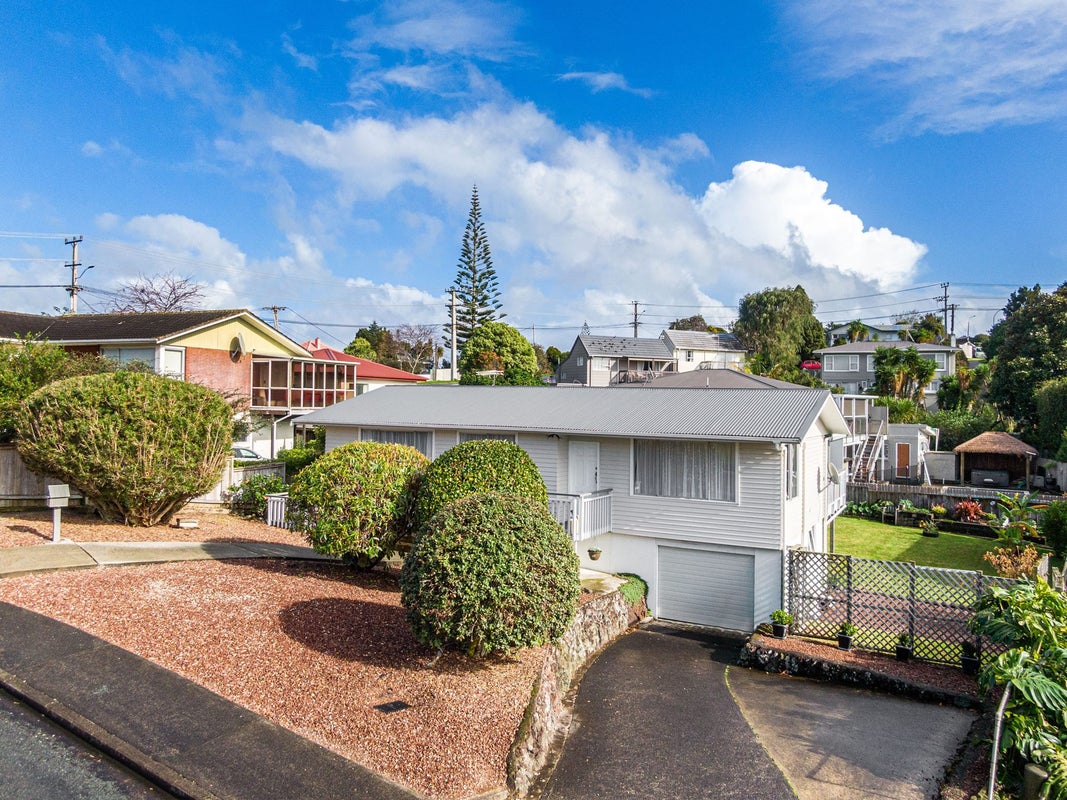 1 Hamilton Place, Glenfield, Auckland - Carousel 1