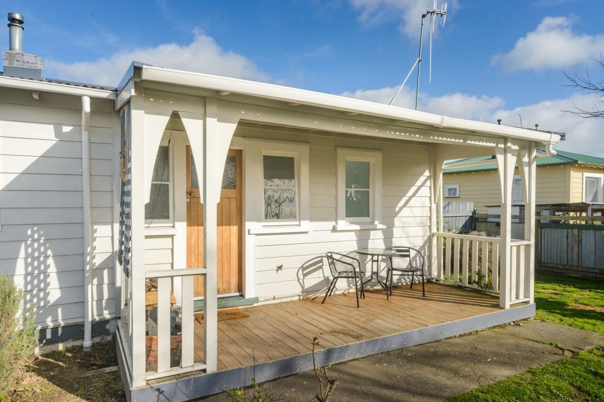 22 Carlisle Street, Milson, Palmerston North - Carousel 23