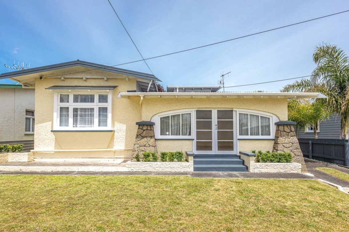 10 Boydfield Street, Whanganui East, Whanganui - Carousel 1