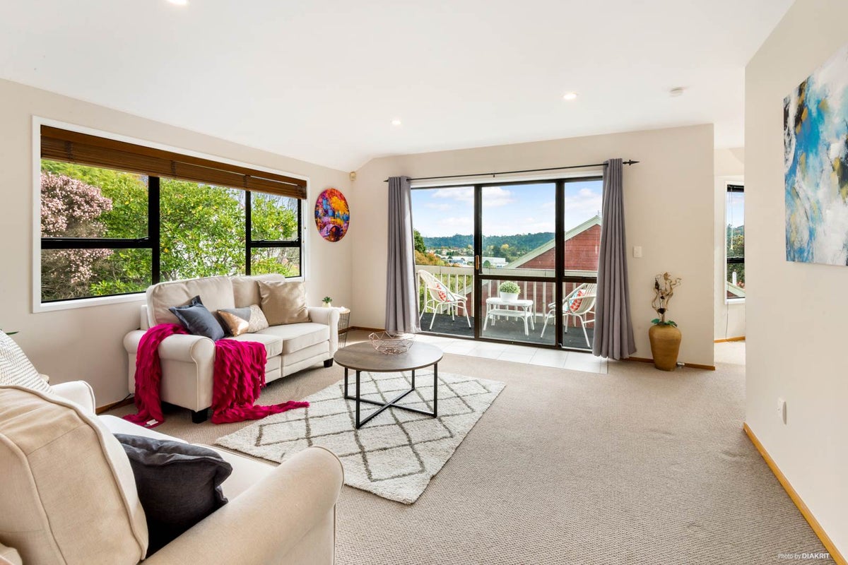 1/5 Tree View Avenue, Glenfield, Auckland - Carousel 2