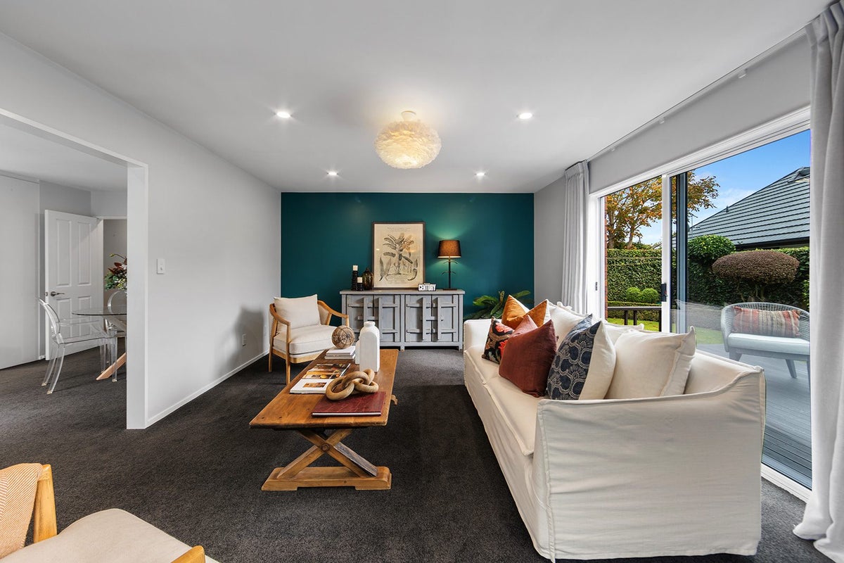 2/8 Galway Avenue, Bryndwr, Christchurch - Carousel 2