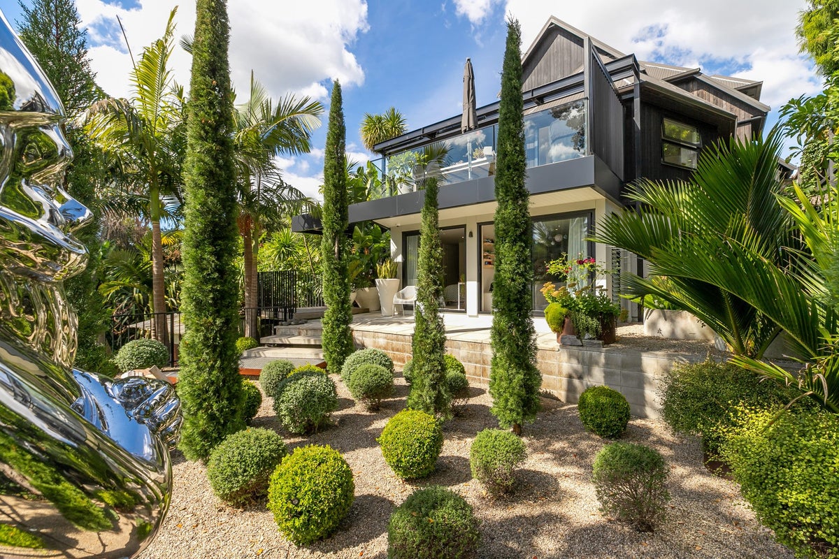 64A Wainui Avenue, Point Chevalier, Auckland - Carousel 2