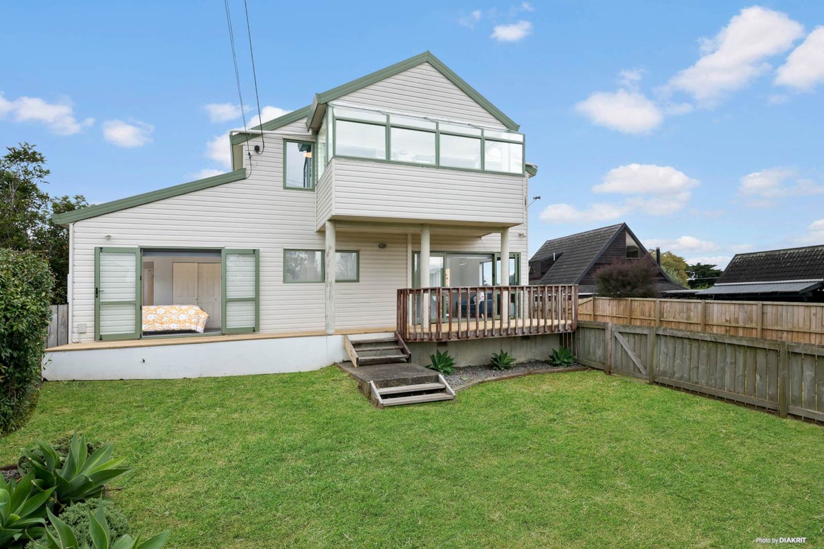 2/369 Whangaparaoa Road, Stanmore Bay, Whangaparaoa - Carousel 1