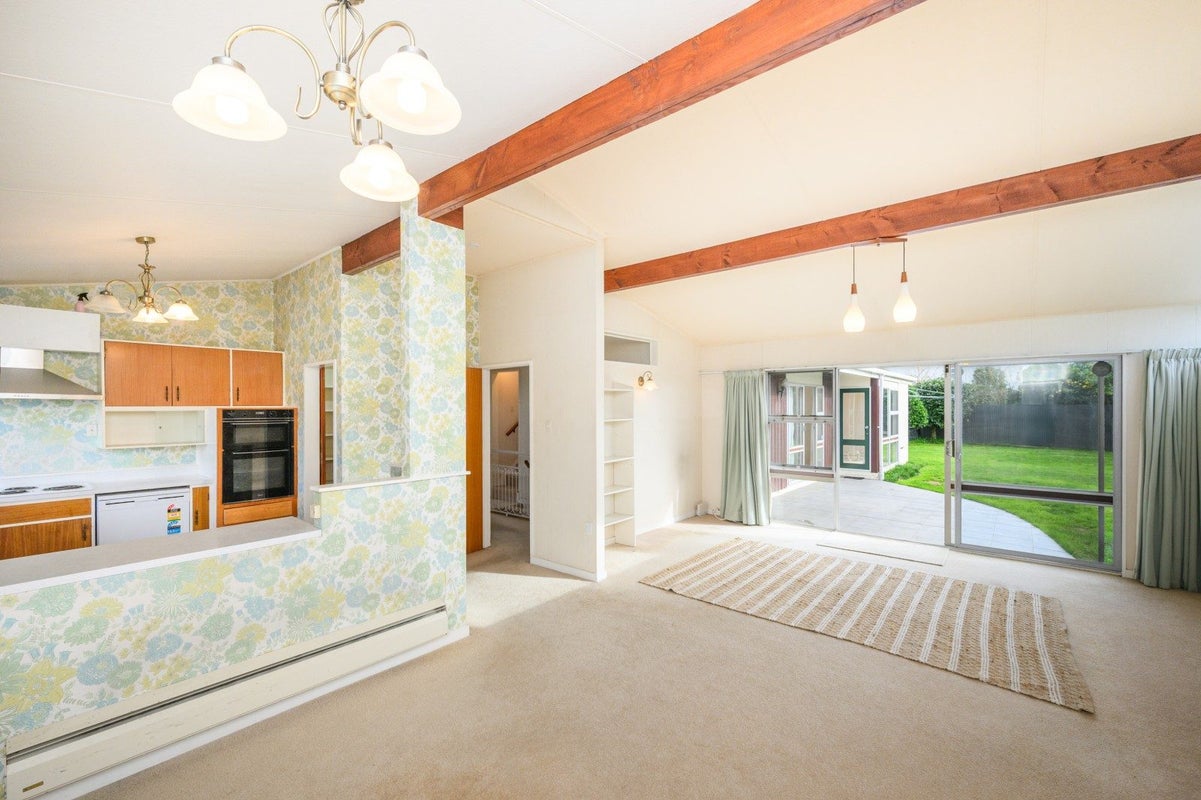24 Wikiriwhi Crescent, Awapuni, Palmerston North - Carousel 2