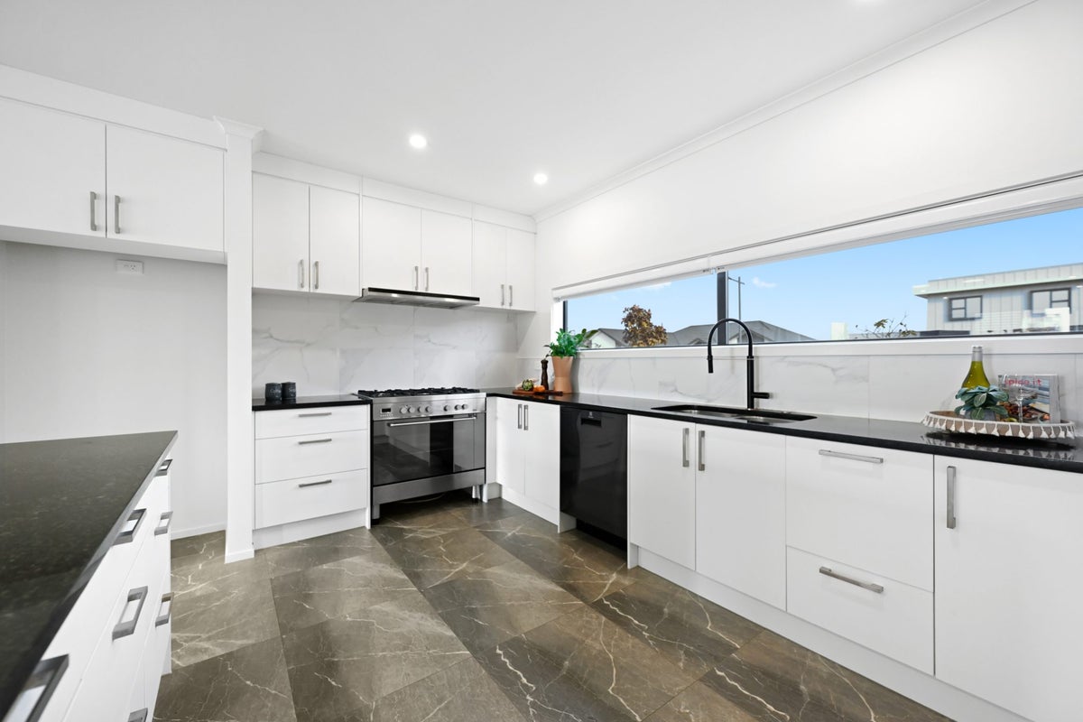 8 Maia Place, Flagstaff, Hamilton - Carousel 2