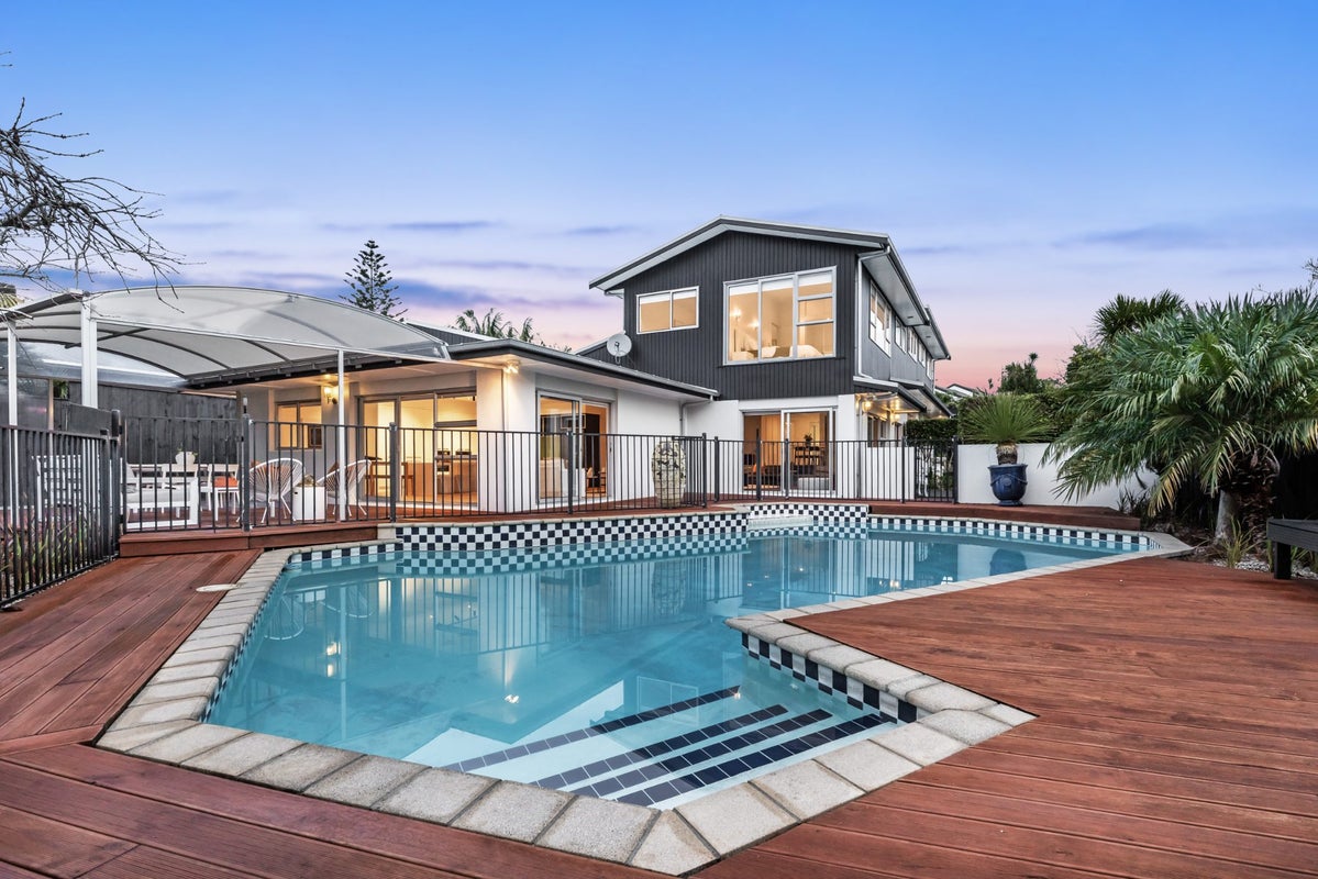 202 Gowing Drive, Meadowbank, Auckland - Carousel 1
