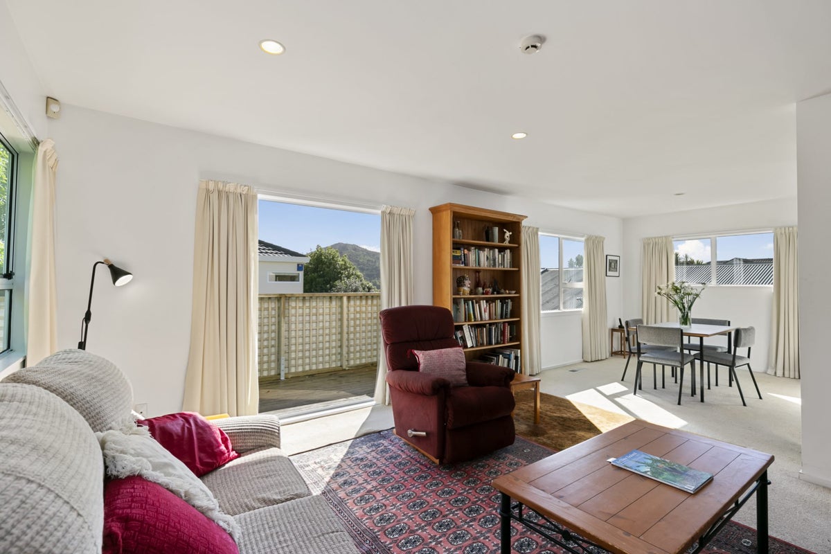 1/10 Tisdall Street, Karori, Wellington - Carousel 1