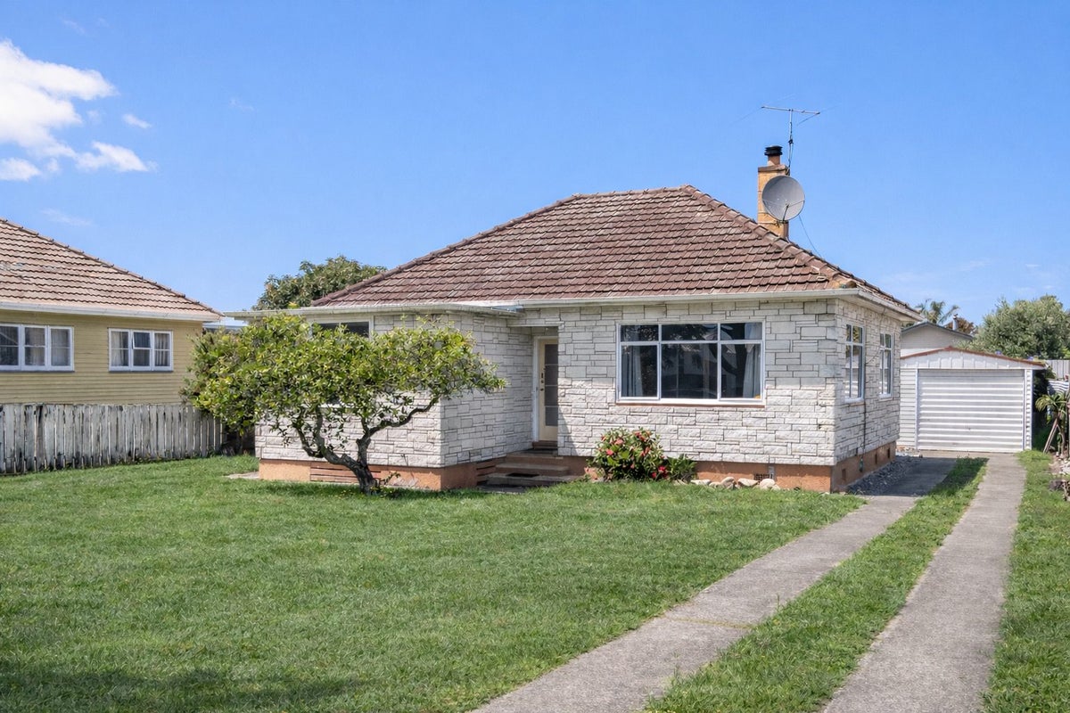 22 Centennial Crescent, Te Hapara, Gisborne - Carousel 1