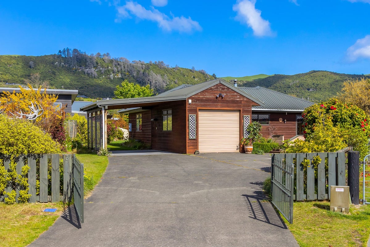 3 Antonia Place, Kinloch, Taupo - Carousel 1
