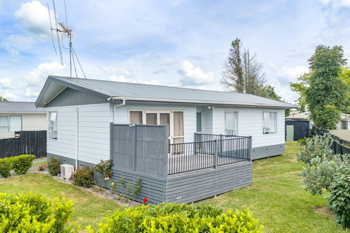 33 Hyde Avenue, Nawton, Hamilton - Carousel 1