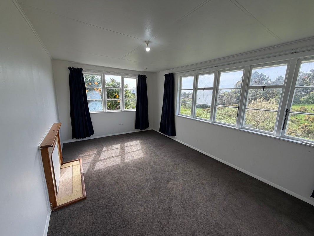 66 Banks Street, Marfell, New Plymouth - Carousel 1