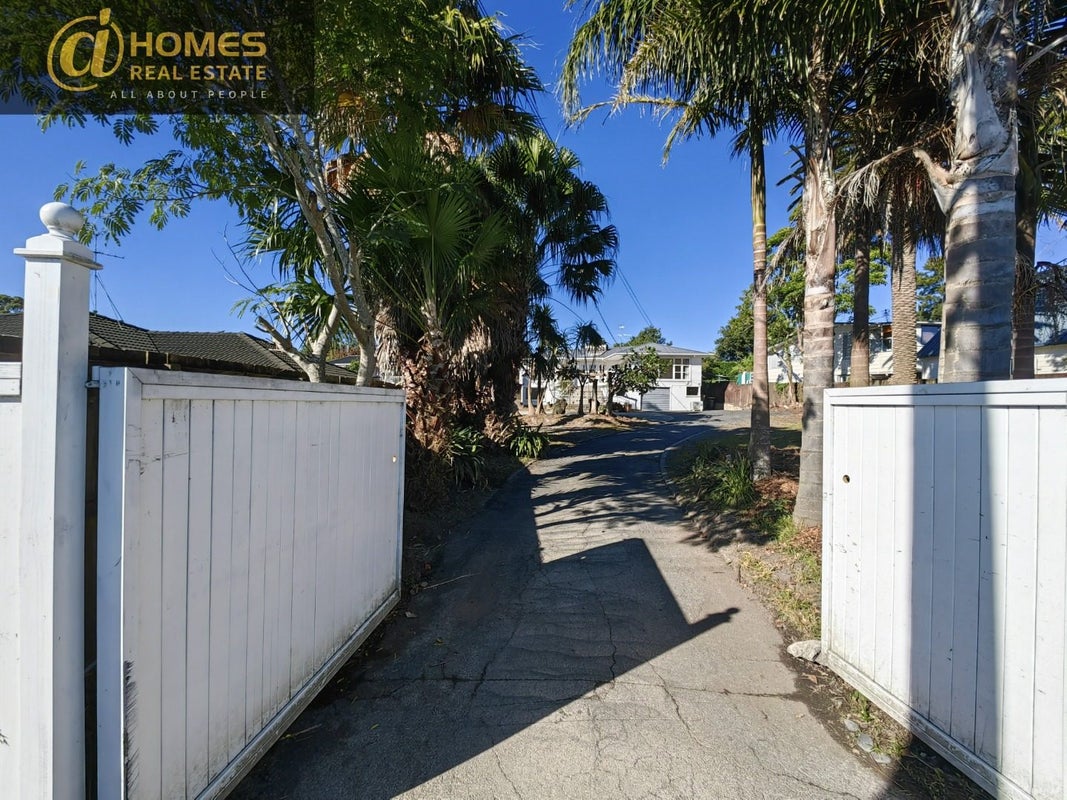 35 Schnapper Rock Road, Greenhithe, Auckland - Carousel 2