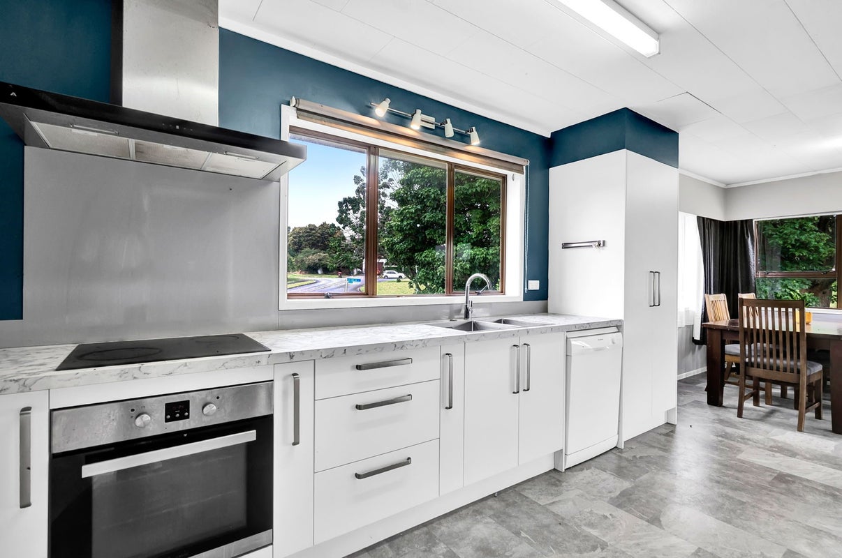 5 Bronte Place, Whalers Gate, New Plymouth - Carousel 2
