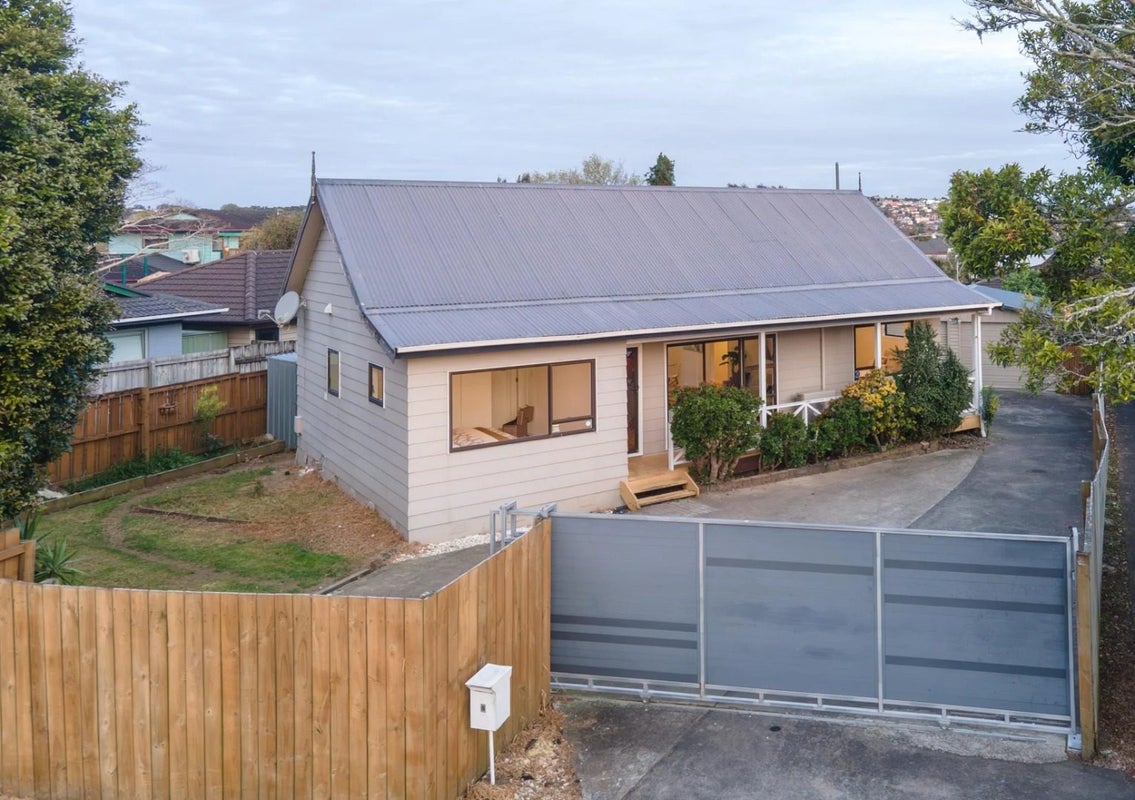8 Fortunes Road, Half Moon Bay, Auckland - Carousel 1