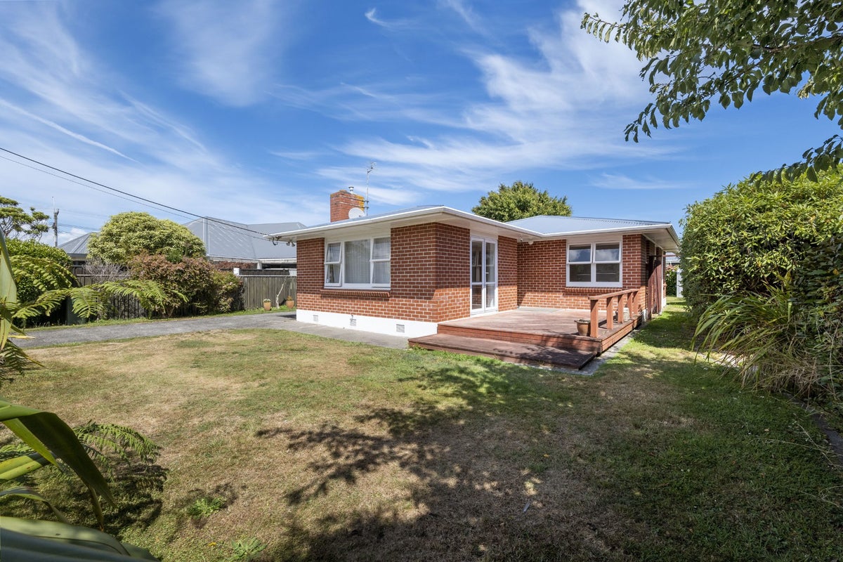 1 Reid Avenue, Hawera - Carousel 1