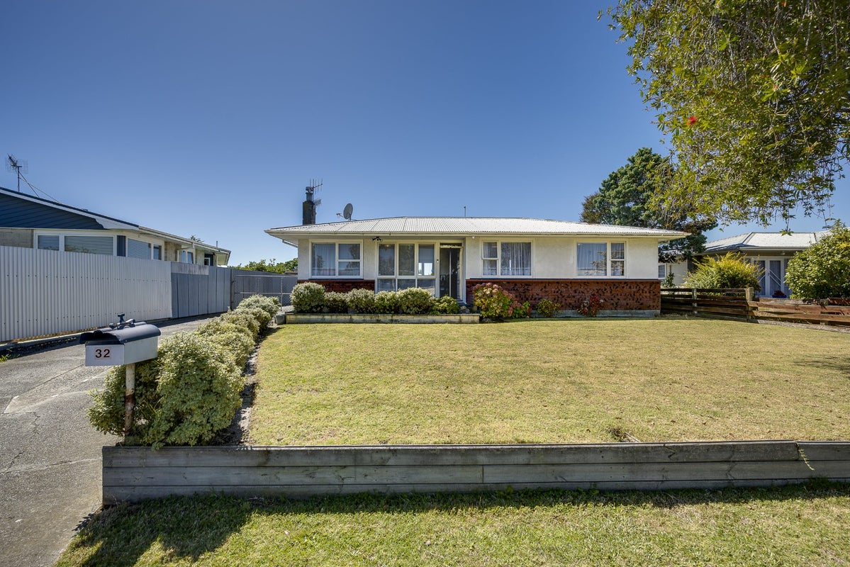 32 Coventry Avenue, Tamatea, Napier - Carousel 1