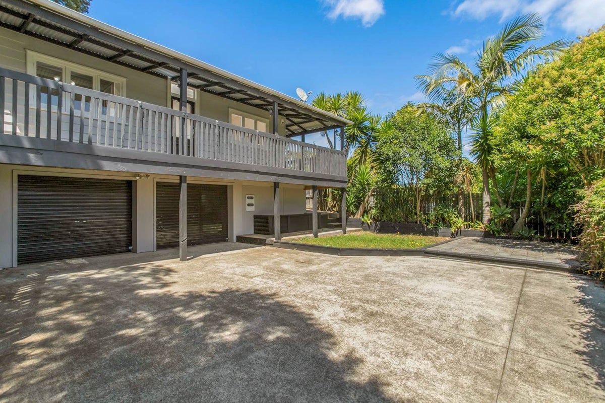 512A West Coast Road, Oratia, Auckland - Carousel 1
