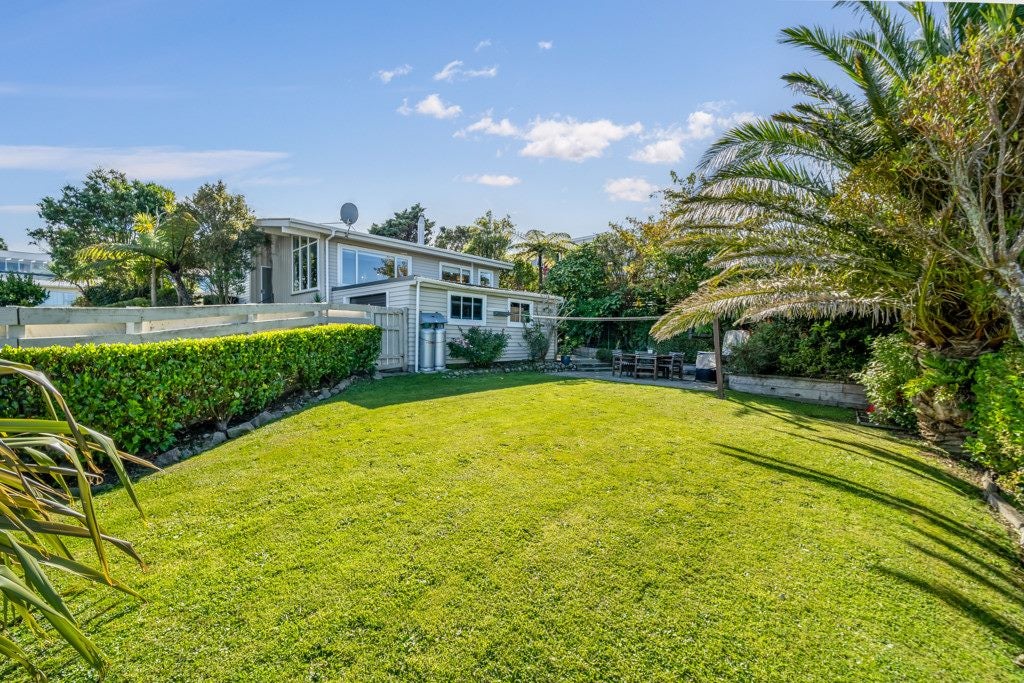 242 Dowse Drive, Maungaraki, Lower Hutt - Carousel 1