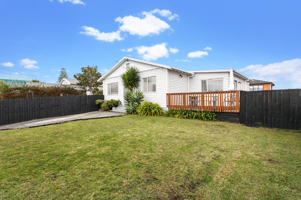 8A Larch Street, Avondale, Auckland - Carousel 1