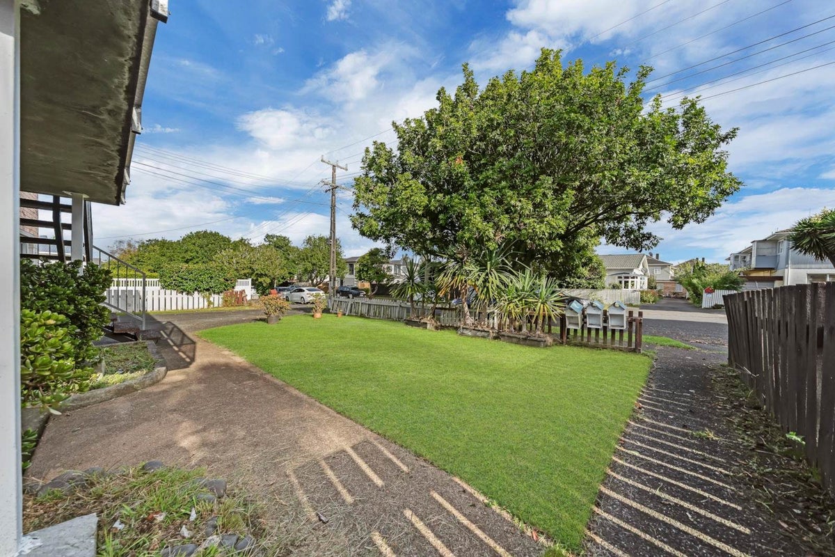 1/4 Preston Avenue, Mount Albert, Auckland - Carousel 2