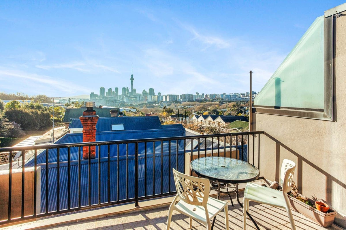 3/2 Collingwood Street, Freemans Bay, Auckland - Carousel 1
