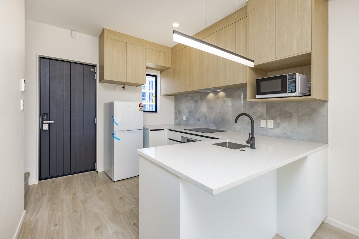 21 Rana Road, Flat Bush, Auckland - Carousel 1