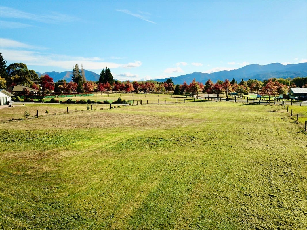 8 Ewen Place, Hanmer Springs, Hamner Springs - Carousel 1