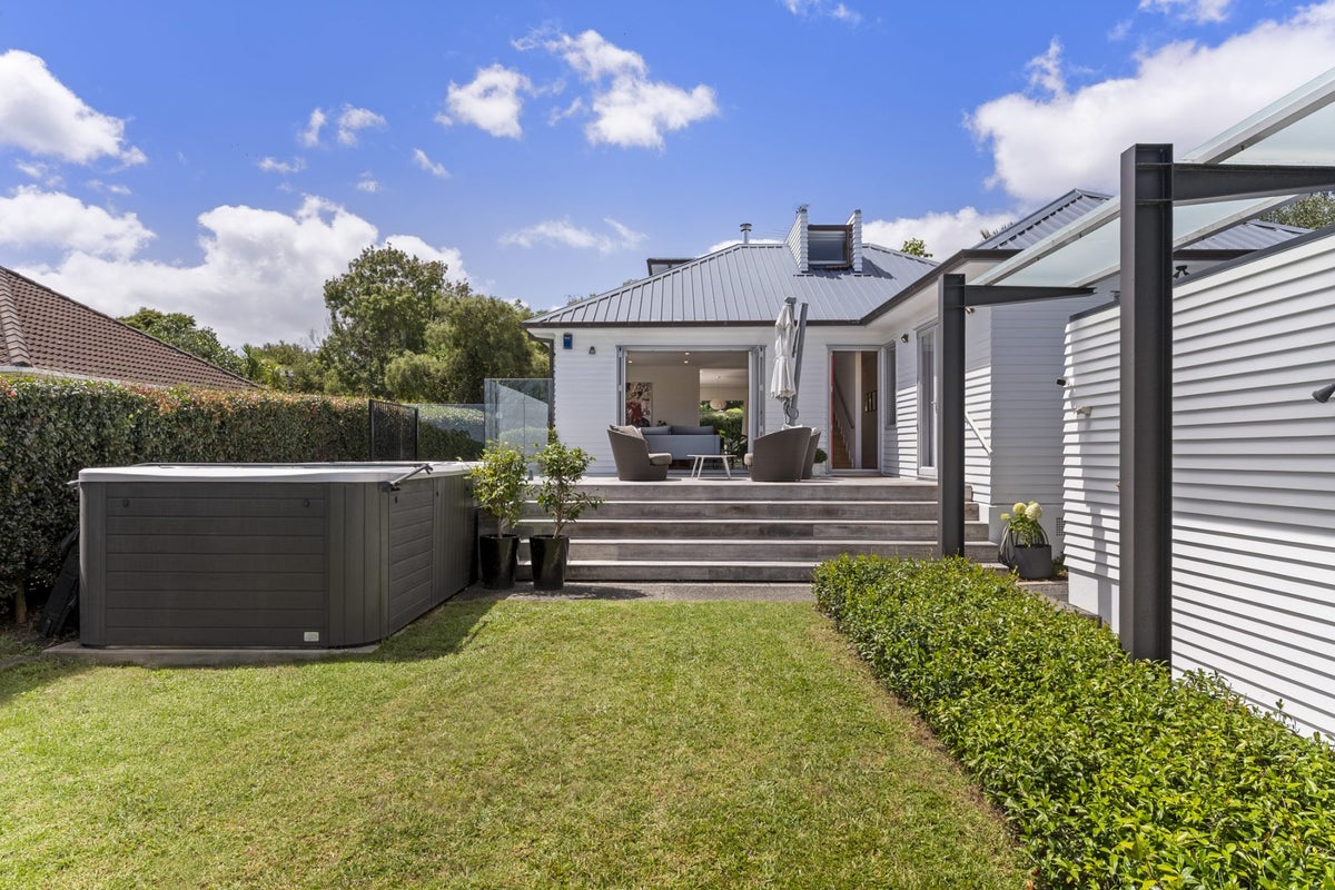 28 Tirotai crescent, Westmere, Auckland - Carousel 1