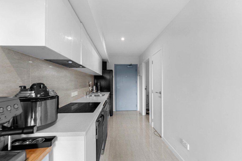 111/8 Gray Avenue, Mangere East, Manukau City, Auckland - Carousel 2