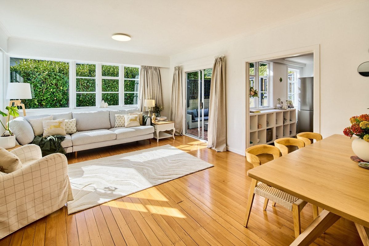 41 Raroa Terrace, Tawa, Wellington - Carousel 2