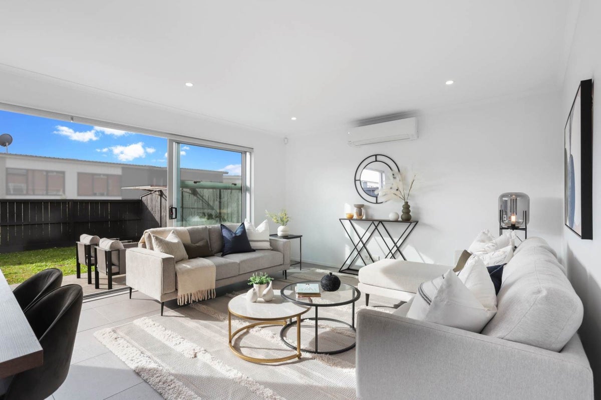 40 Vincent McGrath Crescent, Swanson, Auckland - Carousel 2