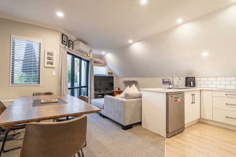 4/19 Edgecumbe Street, Whitiora, Hamilton - Carousel 2