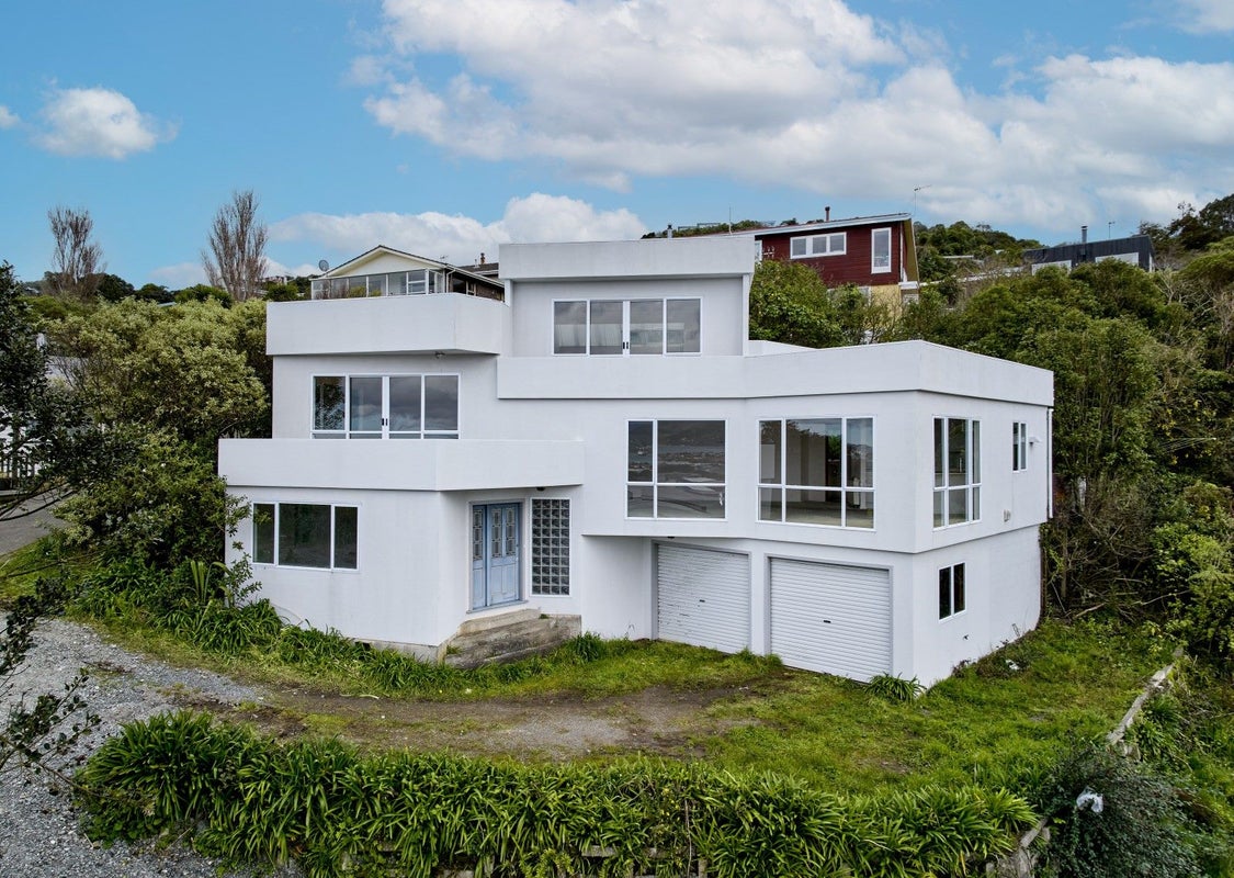 20 Magnolia Grove, Maungaraki, Lower Hutt - Carousel 1