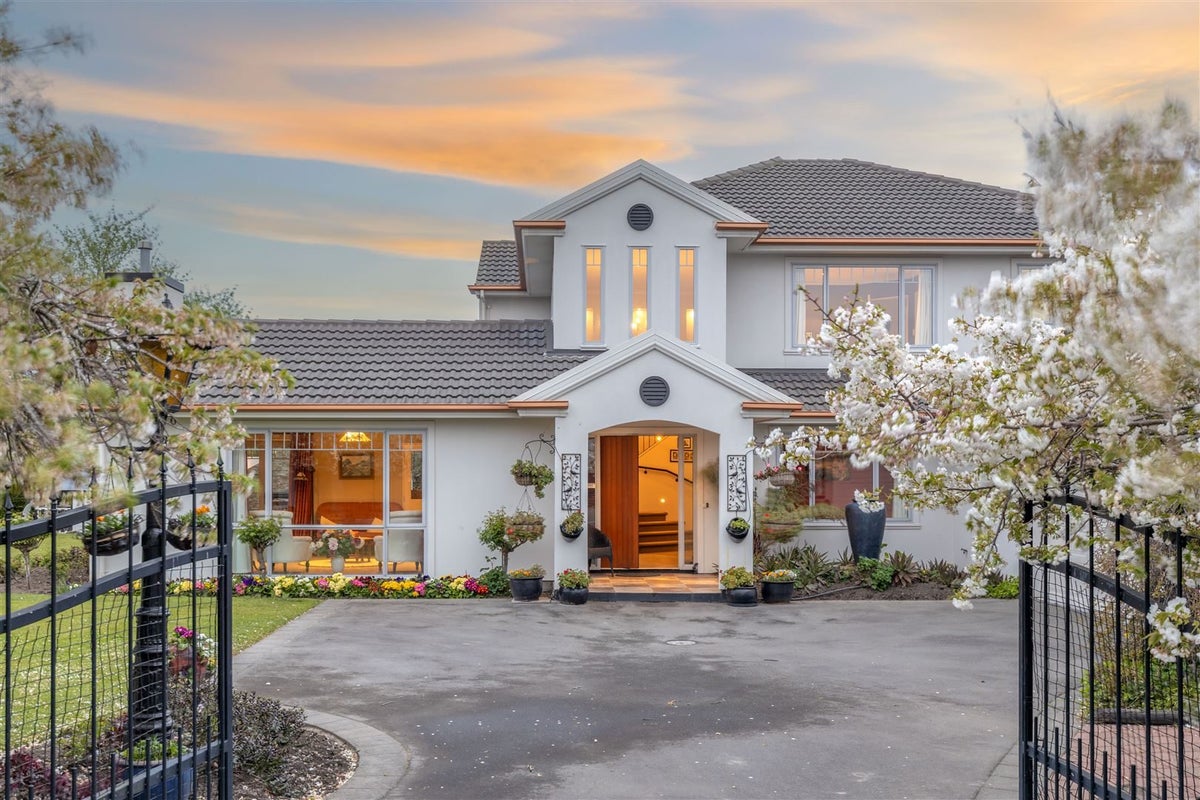 204 Cavendish Road, Casebrook, Christchurch - Carousel 1