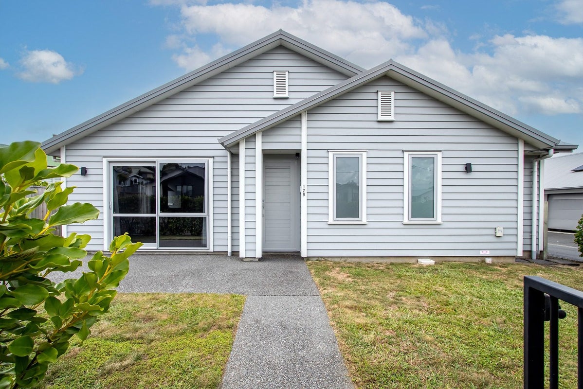 129 Forest Lake Road, Forest Lake, Hamilton - Carousel 1