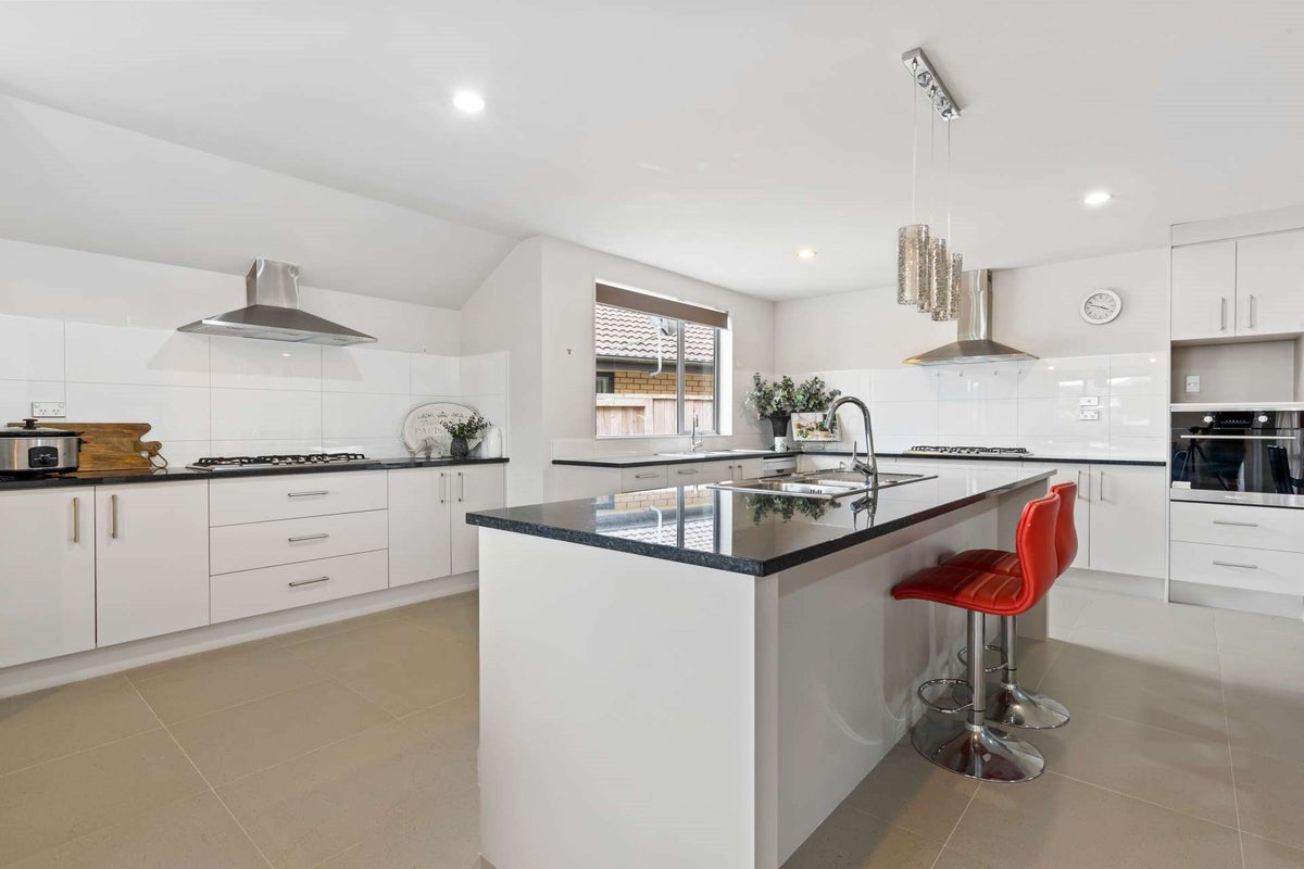 17 Hartford Terrace, Huntington, Hamilton - Carousel 1