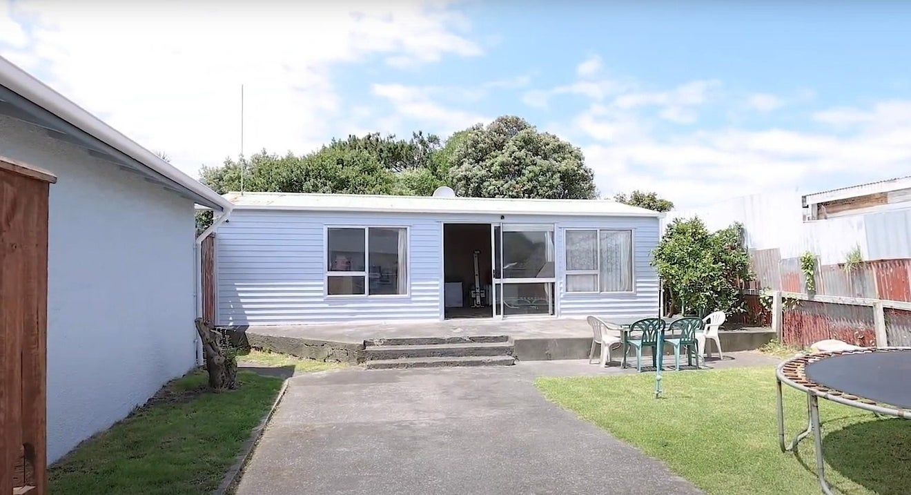 8 Taupata Street, Castlecliff, Whanganui - Carousel 2