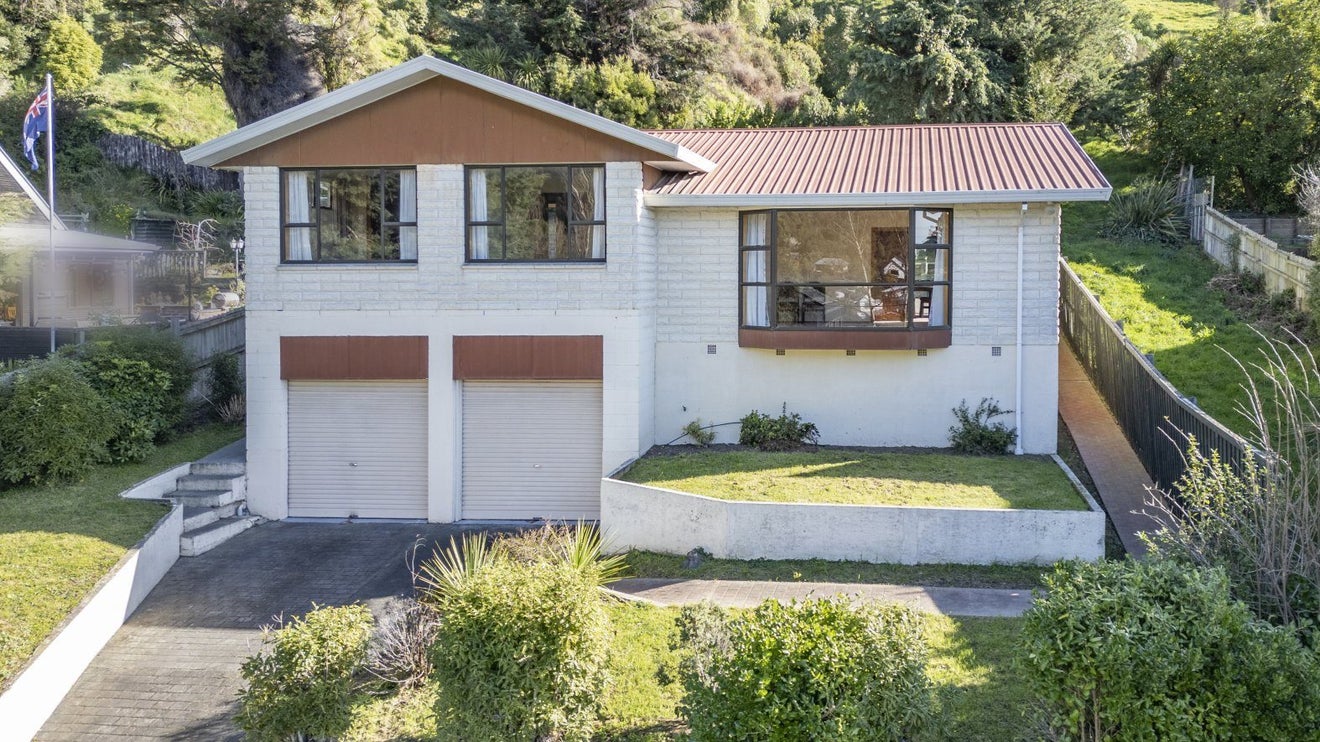 76 Albert Terrace, Saint Martins, Christchurch - Carousel 1