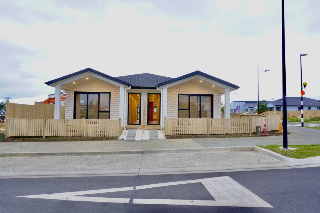 11 Noia Way, Karaka, Papakura - Carousel 1