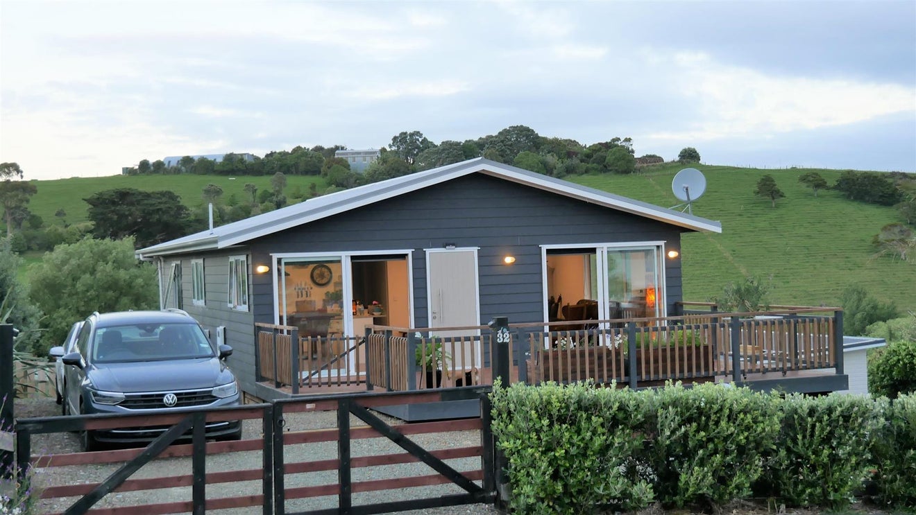 32 Oxford Street, Maungaturoto - Carousel 1