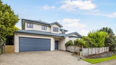 2 Handly Grove, Churton Park, Wellington - Carousel 1