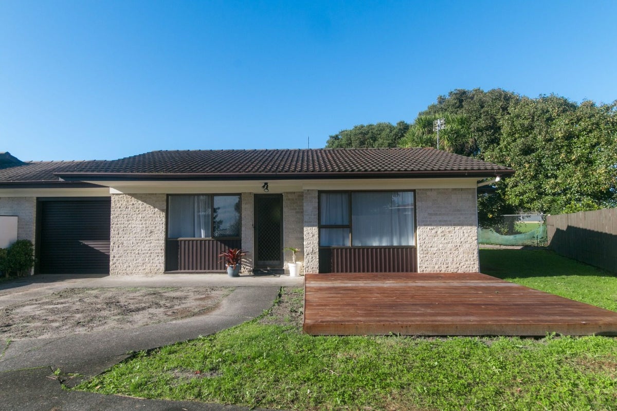 2/13 Frank Evans Place, Henderson, Auckland - Carousel 19