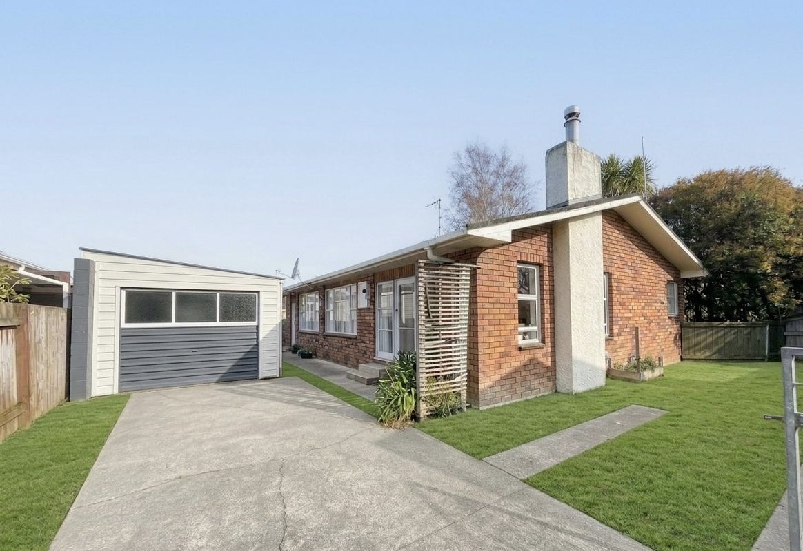 4 Westhaven Grove, Takaro, Palmerston North - Carousel 1