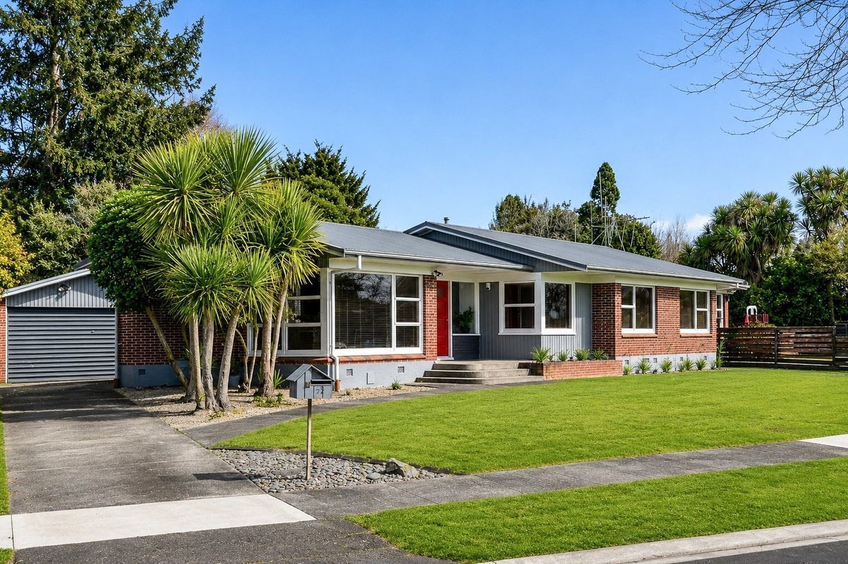 11 Hooker Avenue, Chedworth, Hamilton - Carousel 1
