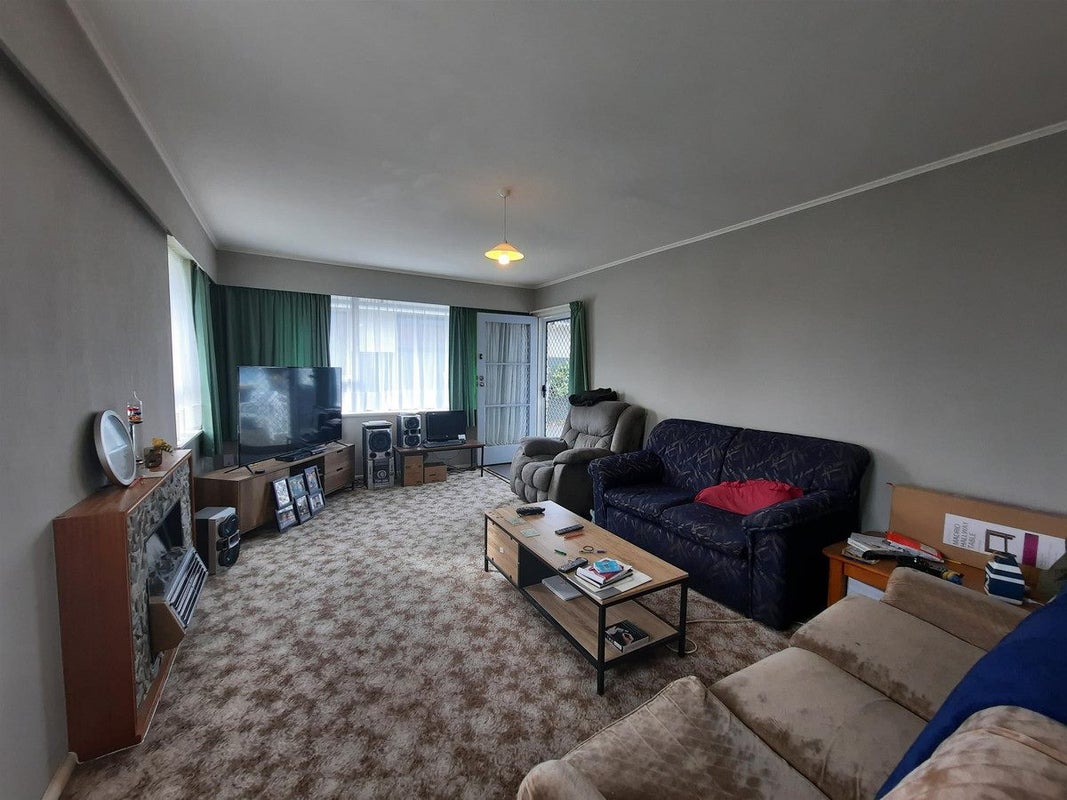 1/318 Main North Road, Redwood, Christchurch - Carousel 2